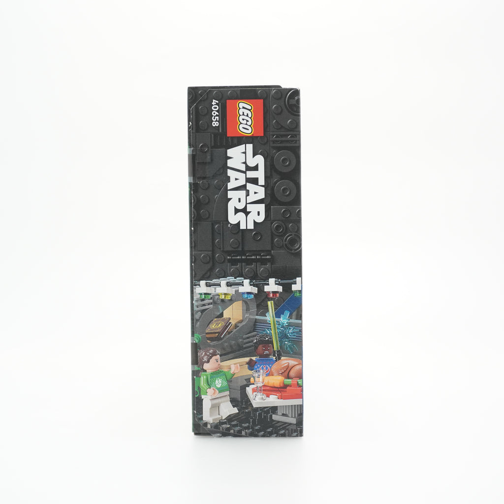 LEGO® Millennium Falcon Holiday Diorama 40658