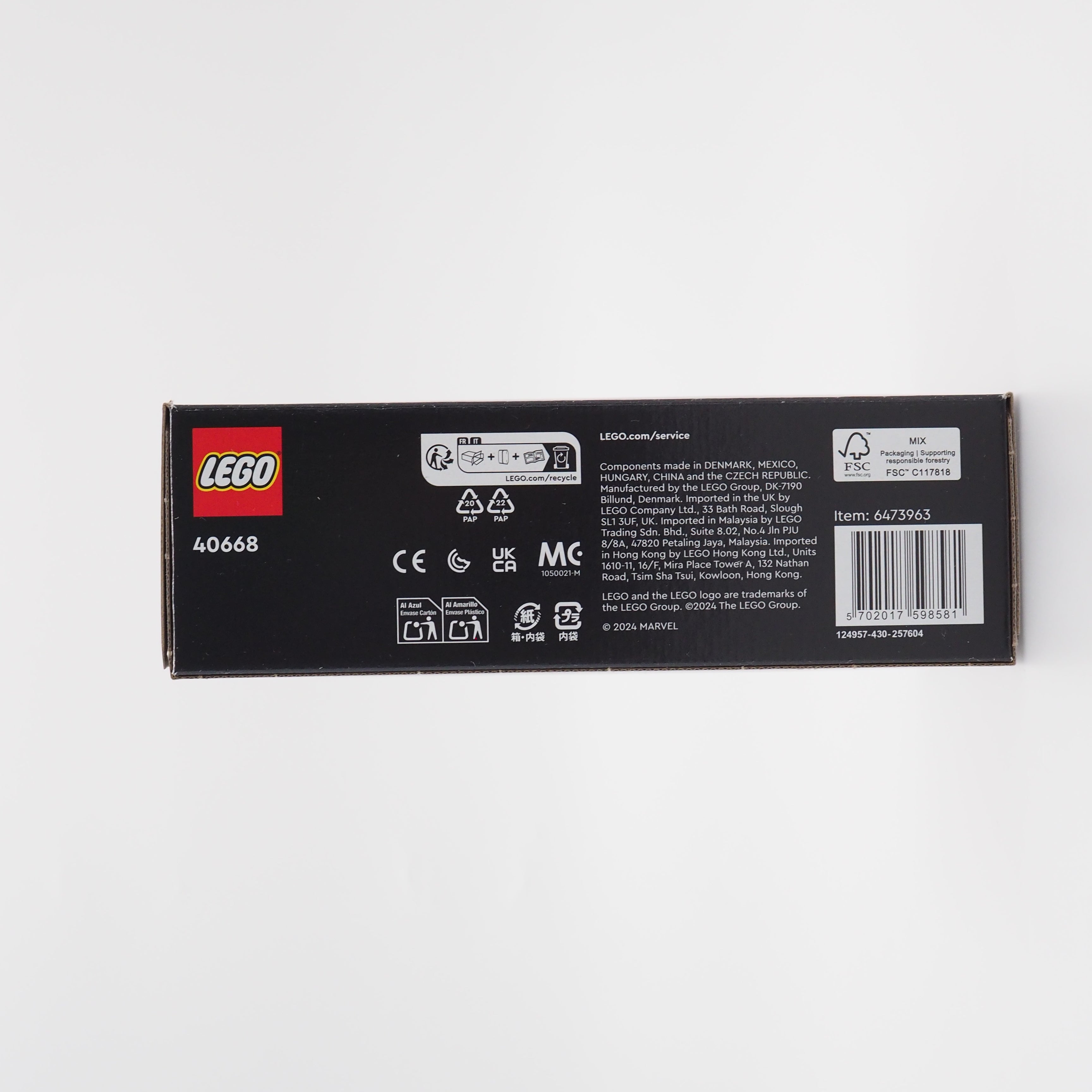 LEGO® Captain America & Red Hulk Figures 40668